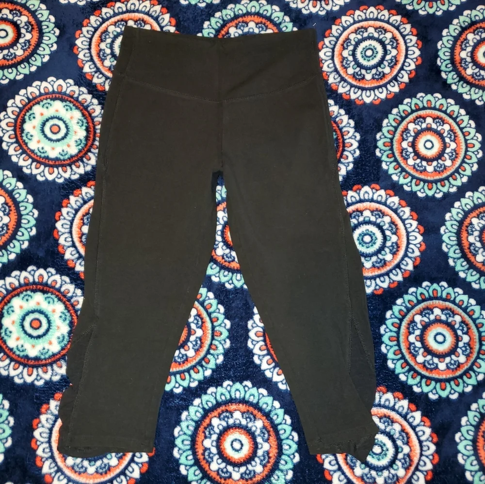Marika Athletic Yoga Gym Mesh Black Capri Leggings